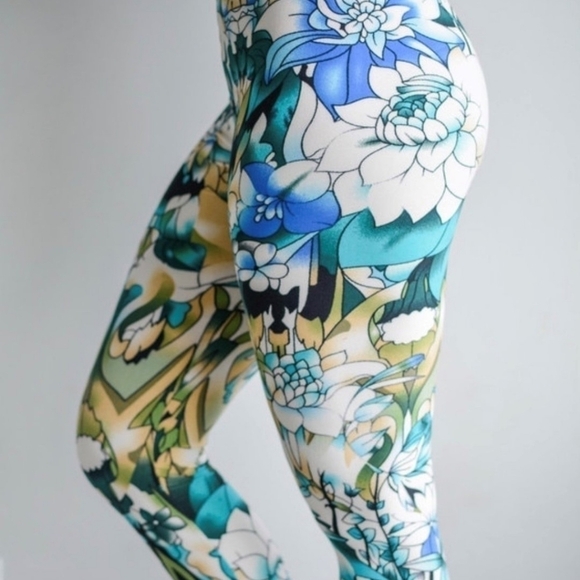TCLC White & Blue Lotus Flower Print Full Length Yoga Leggings Size 12 NWT - Picture 1 of 5